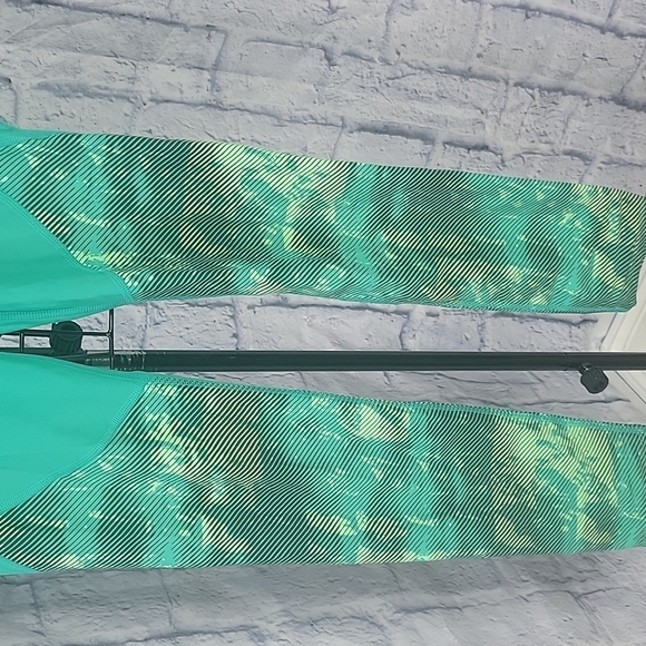 UNDER ARMOUR Small Green and Yellow Ankle Length Athletic Leggings - Picture 4 of 8